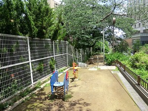 周辺環境:飯田橋児童遊園 神楽坂アインスタワー
