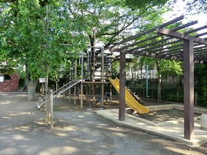 周辺環境:本町公園 ユニーブル新宿西