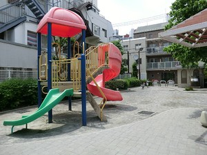 周辺環境:千鳩児童遊園地 パークコート神宮前北参道ザ・タワー