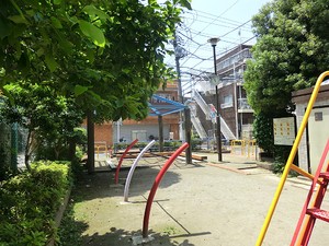 周辺環境:さつき児童遊園 ジオ西新宿ツインレジデンス　イースト