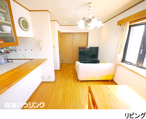 木のぬくもりを感じるリビング 中古一戸建て 新宿区西落合１丁目 6750万円 落合南長崎駅｜住建ハウジング