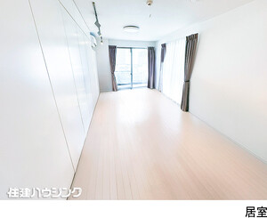 1階居室　玄関から直接出入り可能。大きな窓からも出入りできます 中古一戸建て 世田谷区宮坂３丁目 13000万円 経堂駅｜住建ハウジング