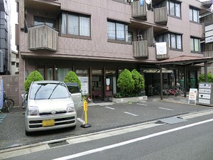 周辺環境:農大通り診療所 新築一戸建て 世田谷区宮坂１丁目 21000万円 経堂駅｜住建ハウジング