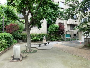 周辺環境:三宿えのき公園 マンション(一棟) 世田谷区池尻３丁目 エスポワール池尻 35000万円 池尻大橋駅｜住建ハウジング