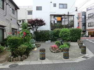 周辺環境:かえるひろば公園 藤和三軒茶屋コープ