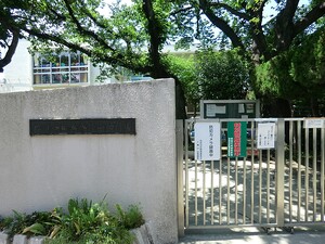 周辺環境:八幡山幼稚園 土地・売地 世田谷区八幡山１丁目 8680万円 八幡山駅｜住建ハウジング
