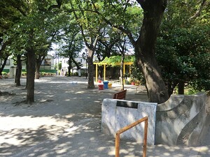 周辺環境:伊勢脇公園 目黒区上目黒２丁目(9000万円)｜中古一戸建て｜住建ハウジング