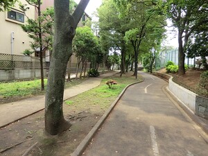 周辺環境:貴船児童公園 アパート(一棟) 大田区大森東５丁目 エフプレスト大森東 13700万円 大森町駅｜住建ハウジング