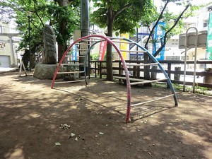 周辺環境:雪ヶ谷児童遊園 マンション(区分) 大田区東雪谷２丁目 パークハウス東雪谷ステーションプレイス 7600万円 石川台駅｜住建ハウジング