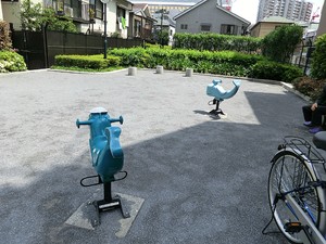 周辺環境:下二南街かど公園 ハイコート目黒花房山