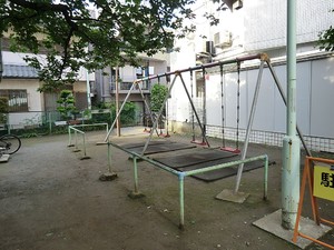 周辺環境:西原児童遊園地 東高代々木上原ペアシティアネックス