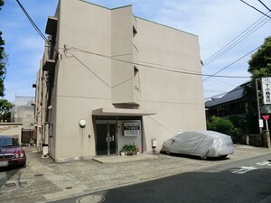 周辺環境:下小鶴医院 土地・売地 世田谷区駒沢２丁目 18400万円 駒沢大学駅｜住建ハウジング