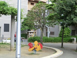 周辺環境:笄児童遊園 マンション(区分) 港区南青山６丁目 オープンレジデンシア青山骨董通り 8000万円 表参道駅｜住建ハウジング