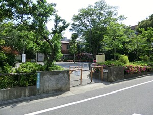 周辺環境:八幡公園 朝日中目黒マンション