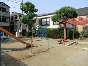 周辺環境:みなか児童遊園 中野区東中野４丁目(12800万円)｜中古一戸建て｜住建ハウジング