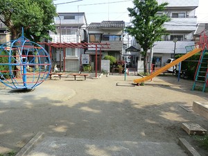 周辺環境:みなか児童遊園 マンション(一棟) 中野区東中野４丁目 民泊運営中 34800万円 東中野駅｜住建ハウジング