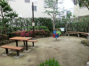 周辺環境:こぶしひろば公園 中古一戸建て 世田谷区太子堂５丁目 8680万円 三軒茶屋駅｜住建ハウジング