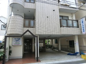 周辺環境:三輪小児科医院 土地・売地 中野区松が丘１丁目 19180万円 新井薬師前駅｜住建ハウジング