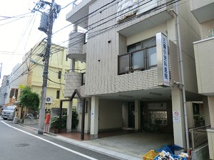 周辺環境:三輪小児科医院 店舗付住宅 中野区上高田２丁目 14800万円 新井薬師前駅｜住建ハウジング