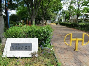 周辺環境:上高田北公園 中野区上高田５丁目(7280万円)｜新築一戸建て｜住建ハウジング