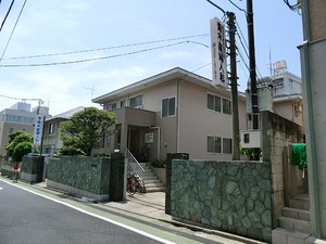 周辺環境:青木産婦人科医院 店舗付住宅 世田谷区松原３丁目 17000万円 下高井戸駅｜住建ハウジング