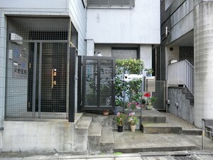 周辺環境:河野医院 中古一戸建て 世田谷区松原３丁目 9080万円 明大前駅｜住建ハウジング