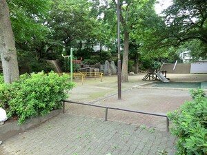 周辺環境:方南公園 グランフォルム中野富士見町