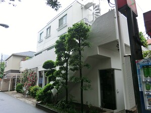 周辺環境:渡辺医院 中古一戸建て 新宿区大久保２丁目 10780万円 新大久保駅｜住建ハウジング