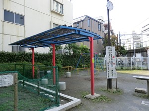 周辺環境:みどり児童公園 新宿区北新宿３丁目(4580万円)｜中古一戸建て｜住建ハウジング