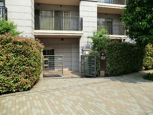 周辺環境:馬事公苑クリニック 土地・売地 世田谷区上用賀４丁目 8500万円 用賀駅｜住建ハウジング