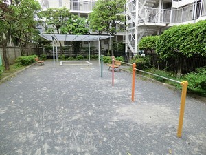 周辺環境:用賀三丁目公園 世田谷区用賀２丁目(13700万円)｜土地・売地｜住建ハウジング