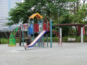 周辺環境:佃児童遊園 ザ・クレストタワー(10299万円)｜中古マンション（新築･中古）｜住建ハウジング