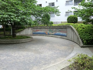 周辺環境:佃三丁目児童遊園 ザ・クレストタワー(12800万円)｜中古マンション（新築･中古）｜住建ハウジング