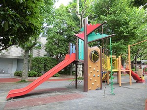 周辺環境:鉄砲洲児童公園 パークシティ中央湊ザタワー