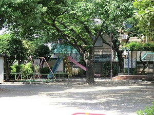 周辺環境:新宿東児童公園 マンション(一棟) 大田区萩中２丁目 15800万円 糀谷駅｜住建ハウジング
