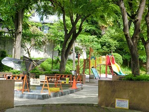 周辺環境:狸穴公園 中古一戸建て 港区東麻布２丁目 49800万円 麻布十番駅｜住建ハウジング