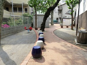 周辺環境:松本町児童遊園 マンション(区分) 港区東麻布１丁目 東麻布ビル 6040万円 赤羽橋駅｜住建ハウジング