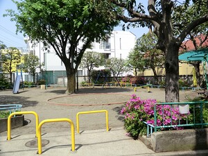 周辺環境:平町児童遊園 新築一戸建て 目黒区平町２丁目 13800万円 都立大学駅｜住建ハウジング