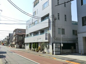 周辺環境:新橋医院 マンション(一棟) 中野区新井２丁目 ＣＵＡＤＲＯ中野ＮＯＲＴＨ 19200万円 中野駅｜住建ハウジング