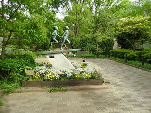 周辺環境:中央緑地公園 土地・売地 目黒区中央町２丁目 12900万円 学芸大学駅｜住建ハウジング
