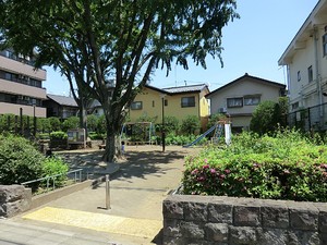 周辺環境:山下こども公園 クリオ八幡山壱番館