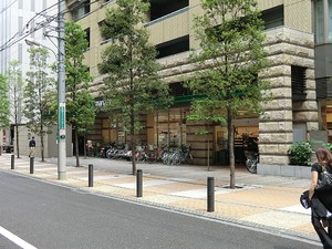 周辺環境:マルエツ三田店 マンション(区分) 港区芝浦１丁目 ＧＬＯＢＡＬ　ＦＲＯＮＴ　ＴＯＷＥＲ 6890万円 田町駅｜住建ハウジング