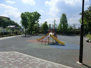 周辺環境:中野上高田公園 中古一戸建て 中野区上高田５丁目 7990万円 新井薬師前駅｜住建ハウジング