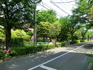 周辺環境:玉川台二丁目公園 ライオンズスクエア用賀