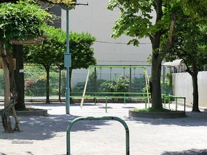 周辺環境:本二北児童公園 中古一戸建て 大田区蒲田本町２丁目 5670万円 蒲田駅｜住建ハウジング