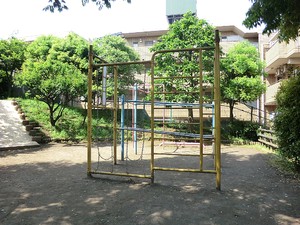 周辺環境:稲荷坂児童公園 ローズウッド雪谷
