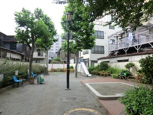 周辺環境:真土児童遊園 マンション(一棟) 荒川区東日暮里４丁目 20000万円 鶯谷駅｜住建ハウジング
