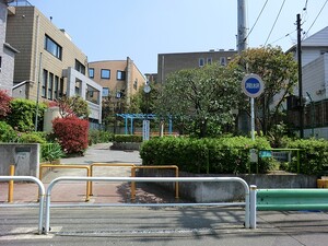 周辺環境:桜森児童遊園 新築一戸建て 目黒区平町２丁目 13800万円 都立大学駅｜住建ハウジング