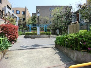 周辺環境:桜森児童遊園 中古一戸建て 目黒区平町１丁目 58000万円 都立大学駅｜住建ハウジング