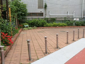 周辺環境:六号通り児童遊園地 メゾンヴェール幡ヶ谷